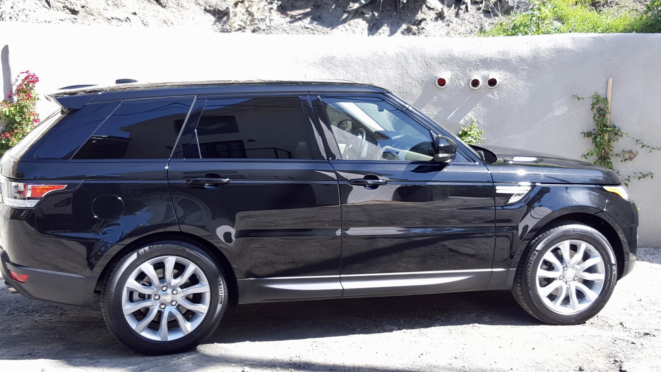 Range Rover Sport black mirror finish detail